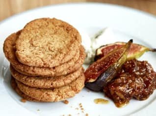Křehké sušenky s fíkovým chutney Křehké sušenky s fíkovým chutney