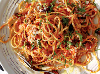 Špagety all´amatriciana Špagety all´amatriciana