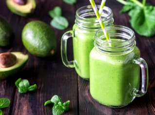 Krémové avokádové smoothie s mangem Krémové avokádové smoothie s mangem
