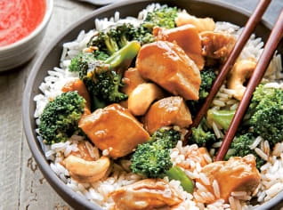 Kuřecí stir-fry s brokolicí a kešu oříšky Kuřecí stir-fry s brokolicí a kešu oříšky