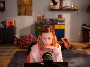 Psycholožka Alžběta Protivanská o sexuálních predátorech a obtěžování dětí na internetu Psycholožka Alžběta Protivanská o sexuálních predátorech a obtěžování dětí na internetu