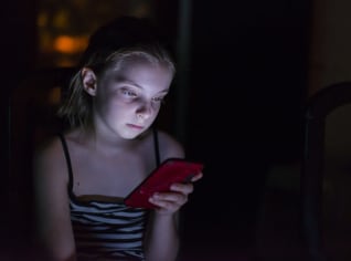 Deprese, pokusy o sebevraždu, sexuální predátoři: Poznejte stinné stránky sociálních sítí Deprese, pokusy o sebevraždu, sexuální predátoři: Poznejte stinné stránky sociálních sítí