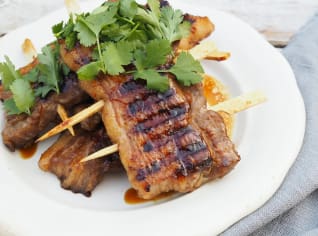 Grilovaný teriyaki bůček s křenem Grilovaný teriyaki bůček s křenem