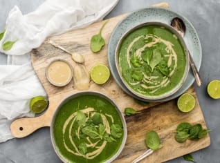Špenátová krémová polévka s tahini Špenátová krémová polévka s tahini
