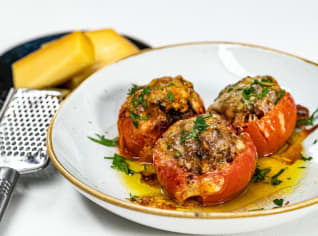 Tomates farcies: Plněná rajčata mletým masem Tomates farcies: Plněná rajčata mletým masem