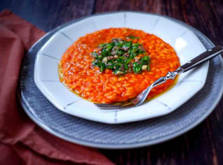 Rajčatové risotto s marinovanými ančovičkami Rajčatové risotto s marinovanými ančovičkami