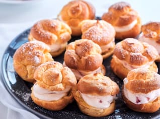 Profiterolky s tvarohem a jahodami Profiterolky s tvarohem a jahodami