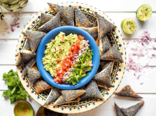 Makové krekry s guacamole Makové krekry s guacamole