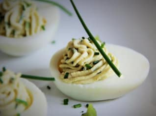 Vejce plněná krémem z wasabi Vejce plněná krémem z wasabi