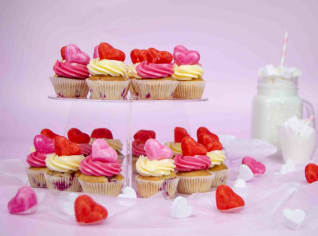 Malinové mini cupcakes Malinové mini cupcakes
