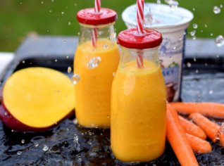 Mrkvové smoothie s mangem a banánem Mrkvové smoothie s mangem a banánem