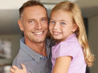 Otec je pro dceru důležitý v každém období jejího života Otec je pro dceru důležitý v každém období jejího života