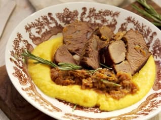 Jelení kýta s portským a pyré z kořenové zeleniny Jelení kýta s portským a pyré z kořenové zeleniny