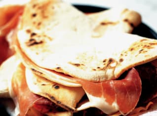 Piadine - chlebové placky z Emilia-Romagna Piadine - chlebové placky z Emilia-Romagna