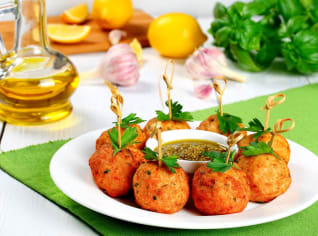 Smažené sýrové koule polpette s mozzarellou Smažené sýrové koule polpette s mozzarellou