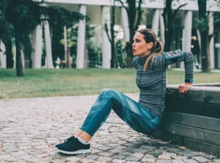 Chcete mít tricáky jako skála? Při cvičení vám poslouží lavička Chcete mít tricáky jako skála? Při cvičení vám poslouží lavička
