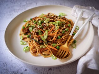 Špagety s hovězím ragú s Teriyaki omáčkou Špagety s hovězím ragú s Teriyaki omáčkou