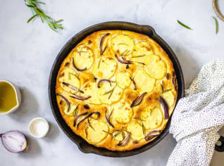 Focaccia s novými bramborami a rozmarýnem Focaccia s novými bramborami a rozmarýnem