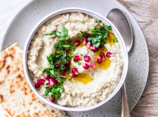 Baba ganoush: Kořeněný lilkový dip Baba ganoush: Kořeněný lilkový dip