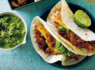 Tacos s vepřovým masem a ananasem Tacos s vepřovým masem a ananasem