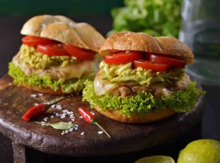 Mexické burgery s avokádovou salsou Mexické burgery s avokádovou salsou