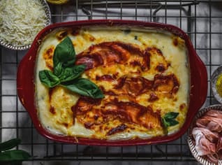 Sýrové lasagne s tyrolským špekem Sýrové lasagne s tyrolským špekem