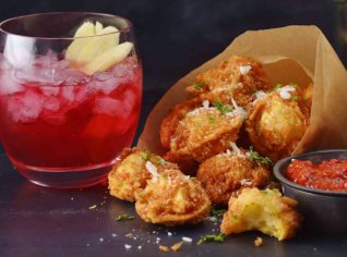 Smažené tortellini a koktejl Věčné mládí Smažené tortellini a koktejl Věčné mládí