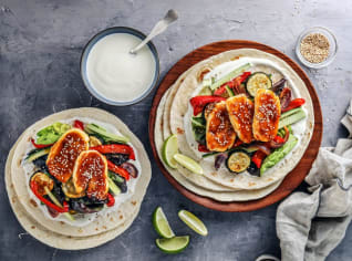 Fajitas se sýrem halloumi a teriyaki omáčkou Fajitas se sýrem halloumi a teriyaki omáčkou