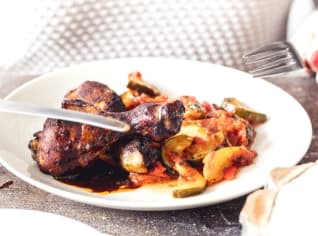 Kuřecí paličky na medu s ratatouille Kuřecí paličky na medu s ratatouille