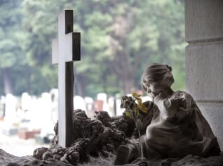 Lenka (39): Manžel zemřel týden před narozením dcery. Pak se vrátil Lenka (39): Manžel zemřel týden před narozením dcery. Pak se vrátil