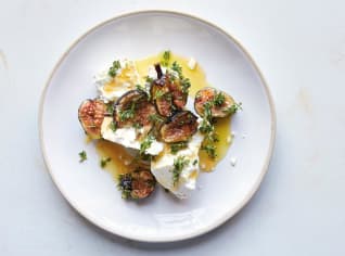 Feta s restovanými fíky, tymiánem a medem Feta s restovanými fíky, tymiánem a medem