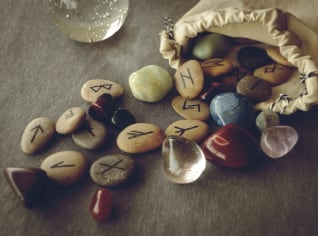 Runy jako dávné symboly magické moci. Jak využít jejich sílu? Runy jako dávné symboly magické moci. Jak využít jejich sílu?