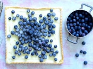 Křehký koláč s borůvkami a mascarpone Křehký koláč s borůvkami a mascarpone