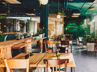 4 tipy na nové podniky: moderní kuchyně, falafel, diningové jídlo nebo masové hody 4 tipy na nové podniky: moderní kuchyně, falafel, diningové jídlo nebo masové hody