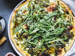 Jarní quiche s medvědím česnekem a nivou Jarní quiche s medvědím česnekem a nivou