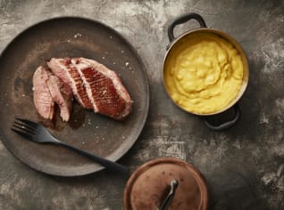 Kachní prsa s kukuřičnou kaší Kachní prsa s kukuřičnou kaší