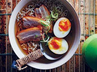 Shio ramen s vepřovým bůčkem Shio ramen s vepřovým bůčkem