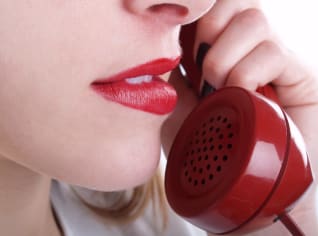 Sex po telefonu: Jak si ho užít, aniž byste se cítila trapně? Sex po telefonu: Jak si ho užít, aniž byste se cítila trapně?