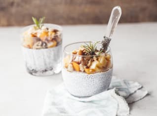 Veganský chia pudink s kaki a ořechy Veganský chia pudink s kaki a ořechy