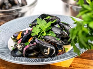 Moules à la marinière ̶ slávky po námořnicku Moules à la marinière ̶ slávky po námořnicku