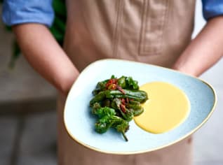 Padron papričky s chorizem a čedarovým dipem podle Marka Šády Padron papričky s chorizem a čedarovým dipem podle Marka Šády