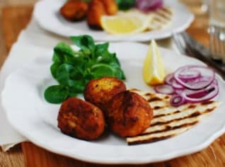 Falafel s jogurtovým dipem Falafel s jogurtovým dipem