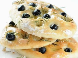 Focaccia s olivami Focaccia s olivami