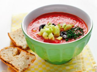 Studená španělská polévka s rajčaty – gazpacho Studená španělská polévka s rajčaty – gazpacho