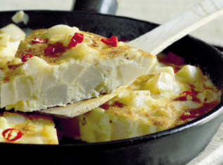 Frittata s bramborami, paprikou a chilli Frittata s bramborami, paprikou a chilli