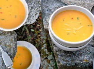 Květáková polévka s batáty Květáková polévka s batáty