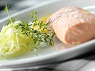 Pošírovaný losos s citronovou majonézou Pošírovaný losos s citronovou majonézou
