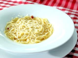 Capellini v kuřecím vývaru Capellini v kuřecím vývaru