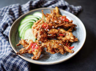 Indické cibulové smaženky onion bhaji Indické cibulové smaženky onion bhaji
