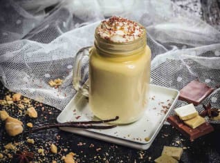Domácí bílá horká čokoláda Domácí bílá horká čokoláda